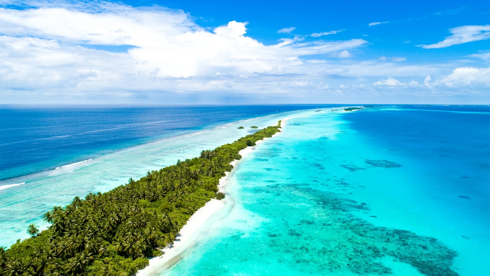 Géographie et accès : comprendre l'Atoll d'Ari