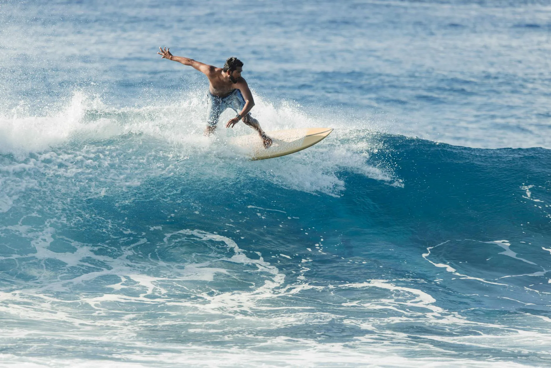 Surf dans l'Atoll de Malé Nord