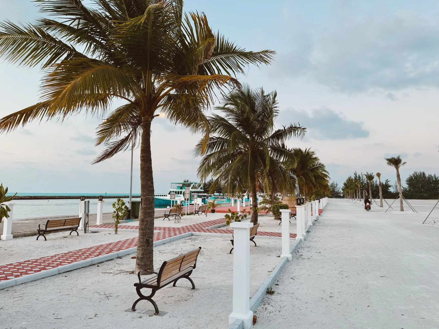 ️ La plage artificielle et les bords de mer